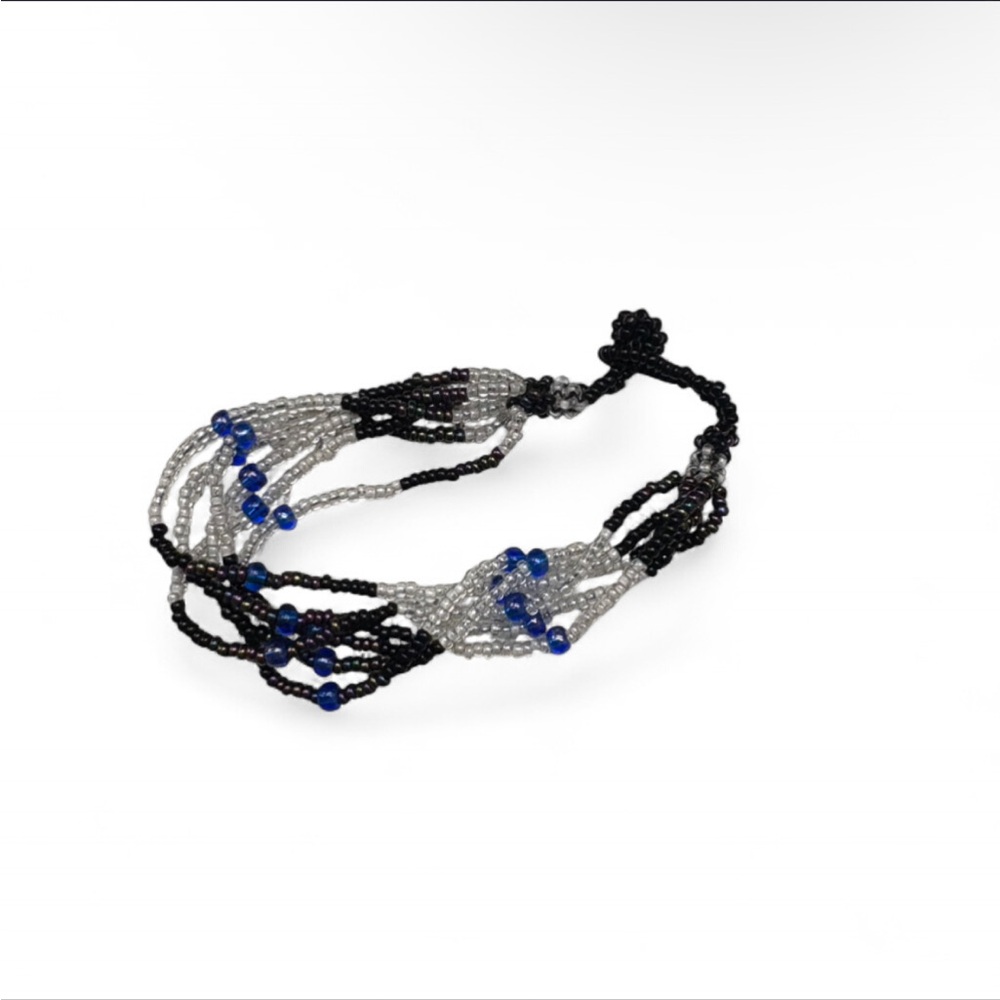 Elegant Beaded Bracelet in Black and Blue